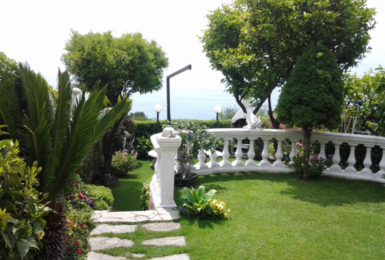 DNIK252 Ospedaletti. Beautiful townhouse with sea views!