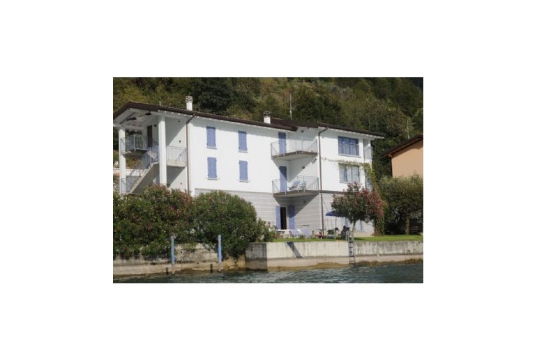 DIK255 First line! Villa on the lake Iseo!