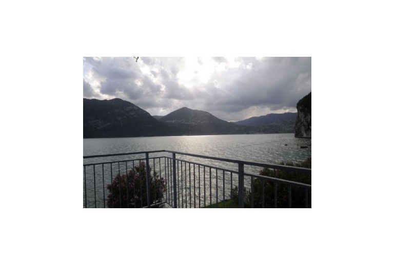 DIK255 First line! Villa on the lake Iseo!