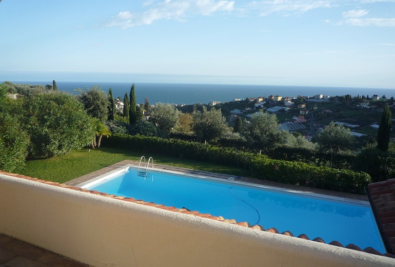 DNIK377 Sanremo. Beautiful villa with a swimming pool!