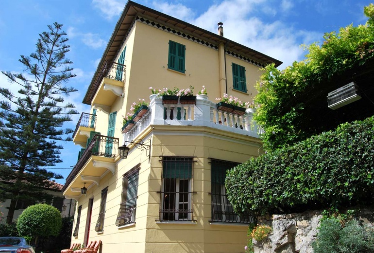 AIK2 Sanremo. Charming historical villa with garden!