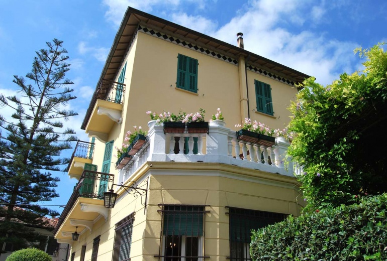 AIK2 Sanremo. Charming historical villa with garden!