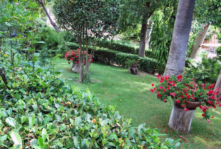 AIK2 Sanremo. Charming historical villa with garden!