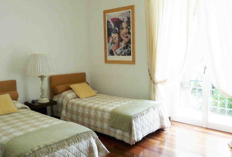 DIK258 Rapallo. Luxury apartment in a villa by the sea!