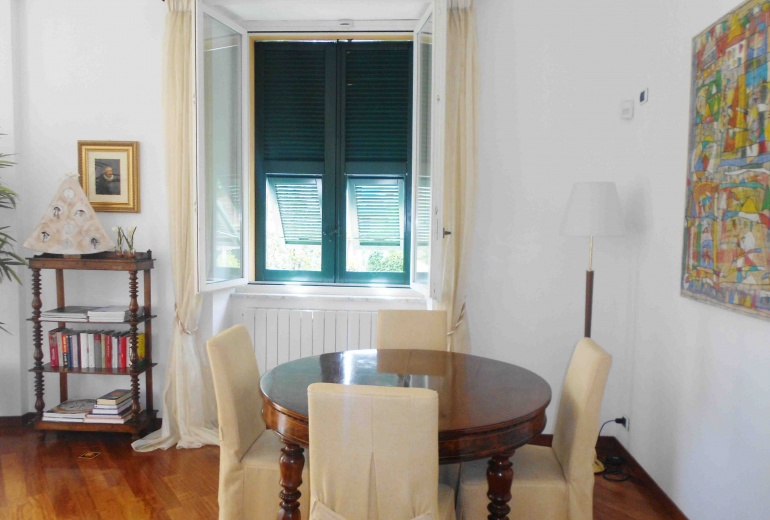 DIK258 Rapallo. Luxury apartment in a villa by the sea!