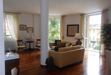 DIK258 Rapallo. Luxury apartment in a villa by the sea!