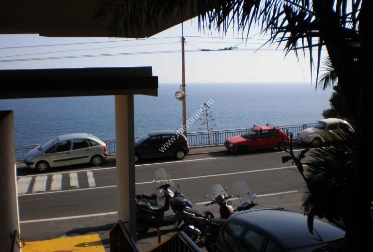 DIK6 San Pemo. Three apartments in excellent condition. Front sea.