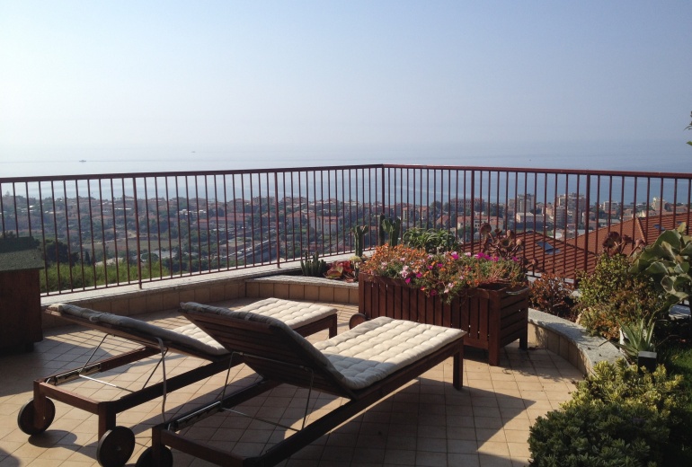 DIK262 Bordighera. Excellent sea-view apartment with a garden!