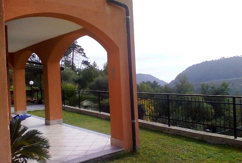 DIK264 Finale Ligure. Beautiful villa with olive gardens.