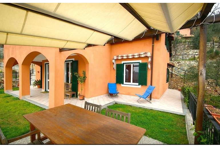 DIK264 Finale Ligure. Beautiful villa with olive gardens.