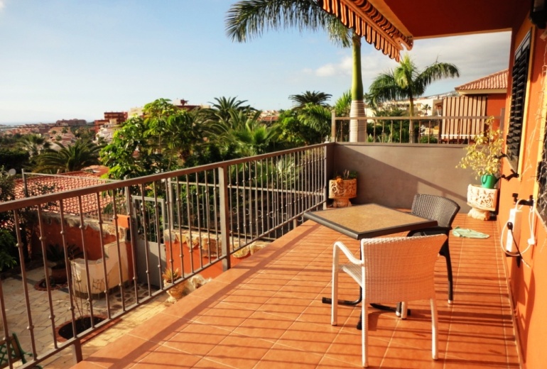 AOK57.Beautiful townhouse in a residential complex with a swimming pool in Madroñal. 