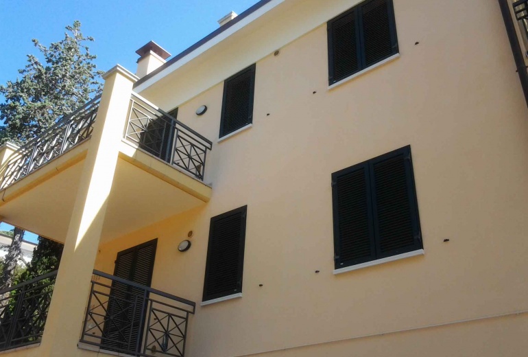 DIK83 Bordighera. New apartment with two bedrooms. Sea view, terrace and garden!