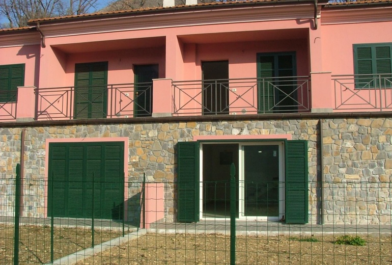 DIK17 Villa in a suburb of Imperia 