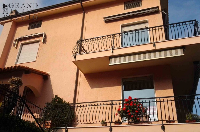 DIK221 Sanremo. Sea-view apartment in a villa with a garden!