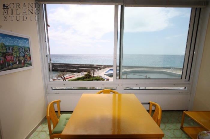 DNIK231 Sanremo. Two-bedroom apartment on the first line!