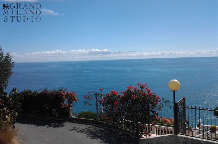 DNIK150 Imperia.Magnificent sea-views apartment with swimming pool in the villa!