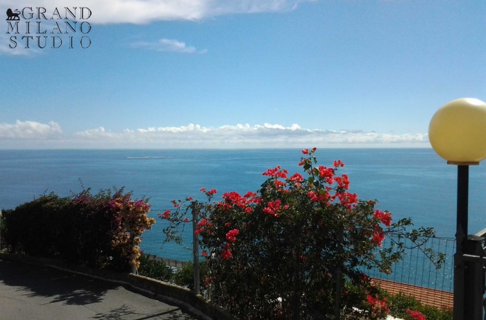 DNIK150 Imperia.Magnificent sea-views apartment with swimming pool in the villa!