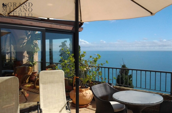 DNIK150 Imperia.Magnificent sea-views apartment with swimming pool in the villa!