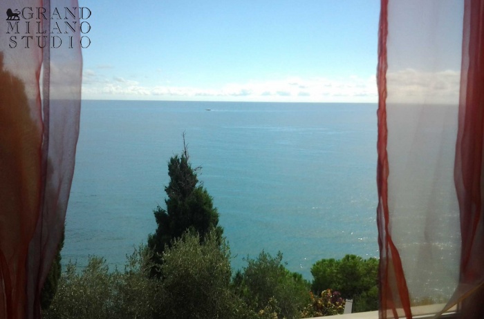 DNIK150 Imperia.Magnificent sea-views apartment with swimming pool in the villa!