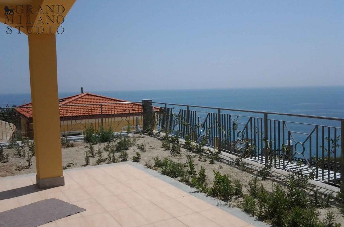 DNIK118  New panoramic view apartment with a garden in Sanremo 