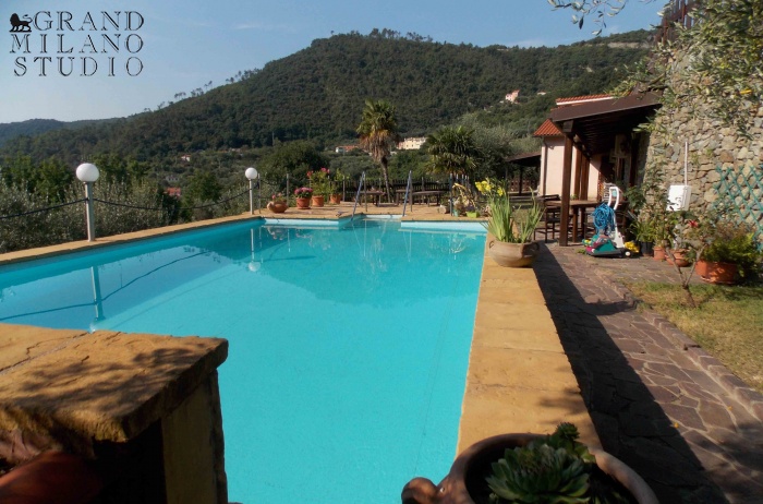 DIK251 Noli. Villa with pool in a beautiful place!