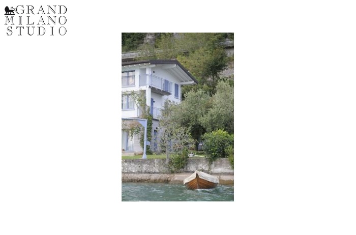 DIK255 First line! Villa on the lake Iseo!