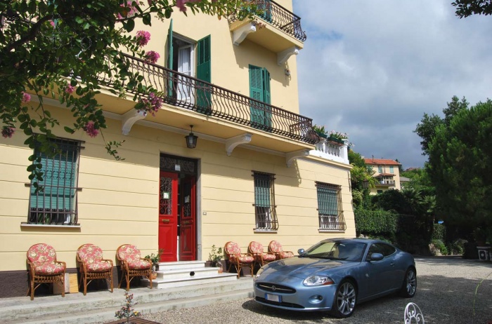 AIK2 Sanremo. Charming historical villa with garden!