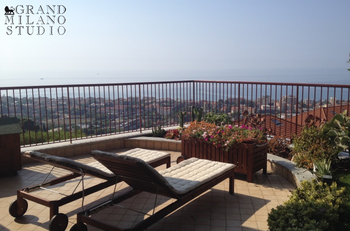 DIK262 Bordighera. Excellent sea-view apartment with a garden!