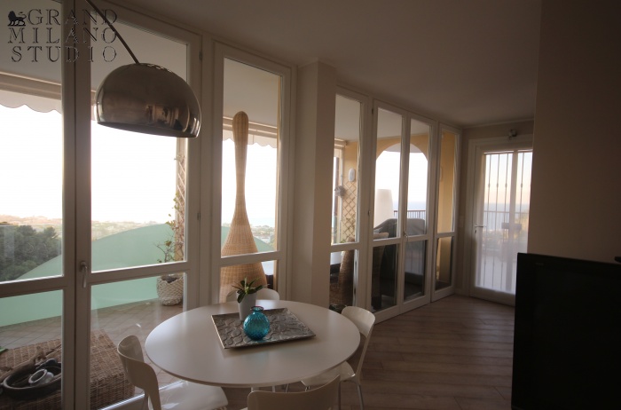 DIK262 Bordighera. Excellent sea-view apartment with a garden!