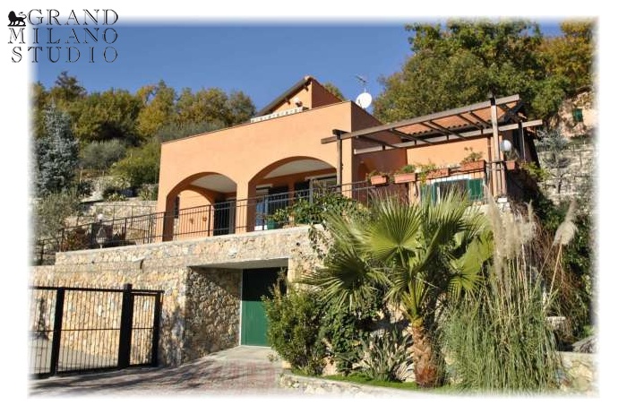 DIK264 Finale Ligure. Beautiful villa with olive gardens.