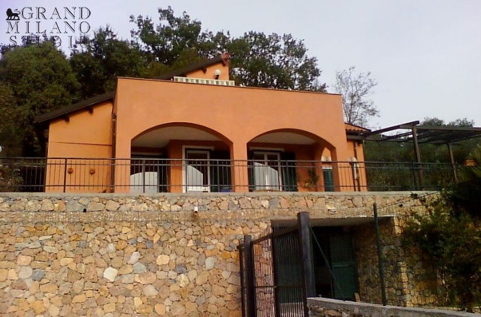 DIK264 Finale Ligure. Beautiful villa with olive gardens.