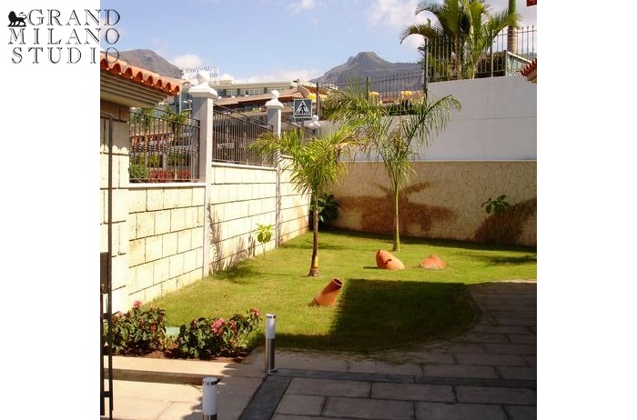 AOK63.Two-storey villa in the picturesque city Los Gigantes