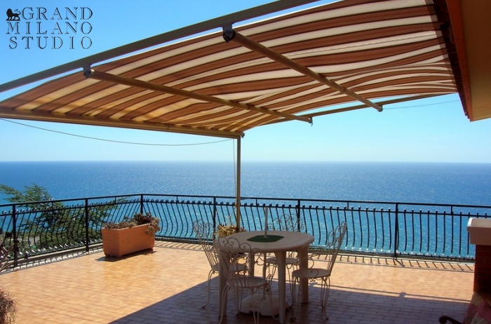 DIK221 Sanremo. Sea-view apartment in a villa with a garden!