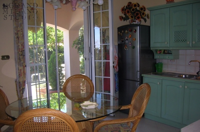 DIK221 Sanremo. Sea-view apartment in a villa with a garden!