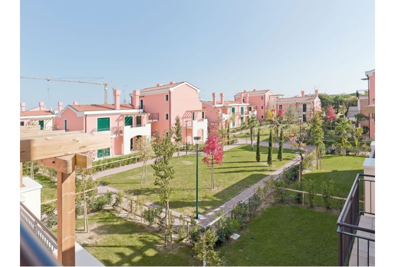 DAB-21  2- and 3-bedroom apartments in a new residential compound in Lido di Jesolo