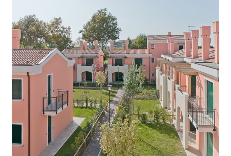 DAB-21  2- and 3-bedroom apartments in a new residential compound in Lido di Jesolo