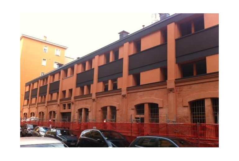 D.M.S - 216 Apartments with a big yard in Bologna 