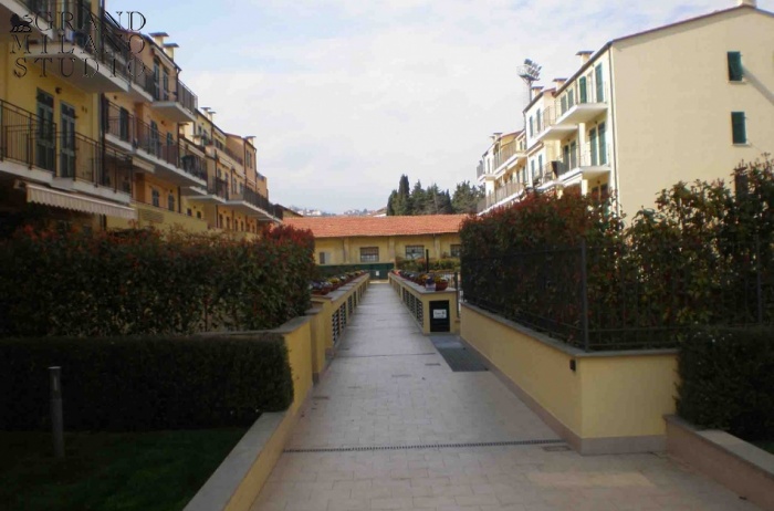 DIK187 Apartments in a new residential compound in Imperia 