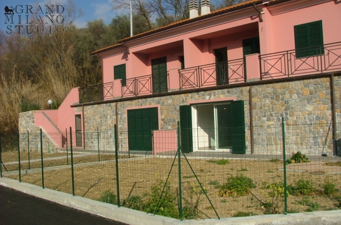 DIK17 Villa in a suburb of Imperia 