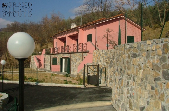 DIK17 Villa in a suburb of Imperia 