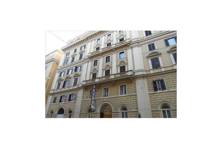 D-SVM.99. Apartment in a historical city centre of Rome with antique furniture 