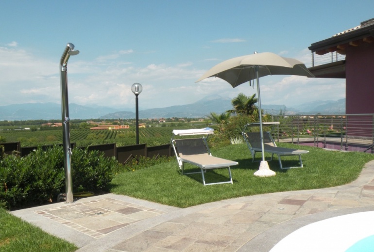 D-YK 4  A villa with a swimming pool in Peschiera del Garda 