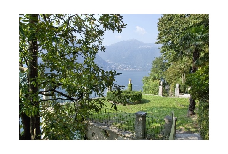 D-YK 22. New luxury villa apartments on Lake Como