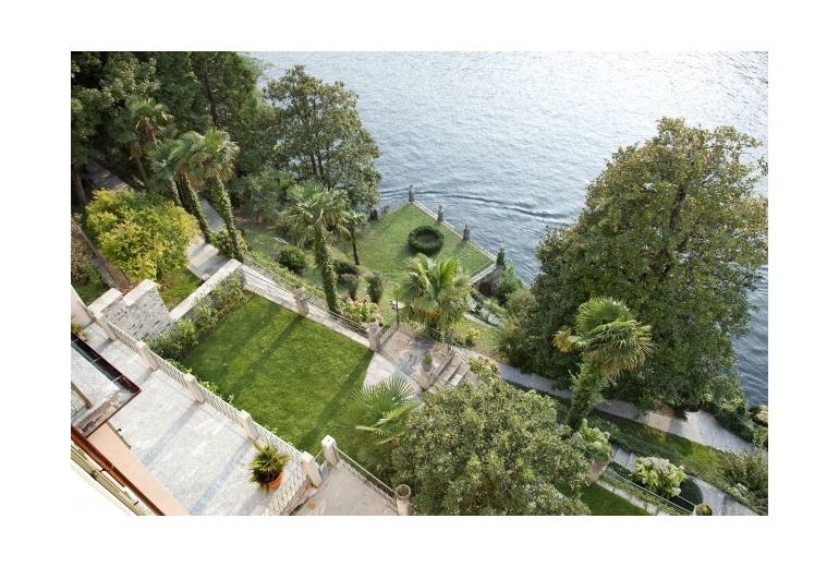 D-YK 23. New luxury villa apartment on Lake Como 