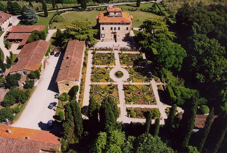 D-YK 30. A unique property on the hills of Tuscany