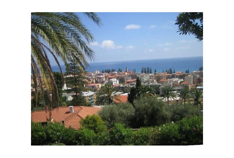 DIK103 A prestigious apartment by the sea in Bordighera