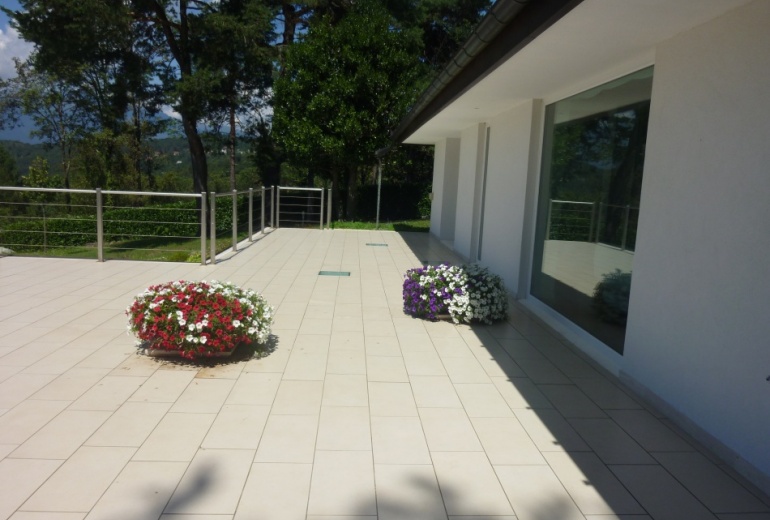 D.LB85 A modern villa in Luino 