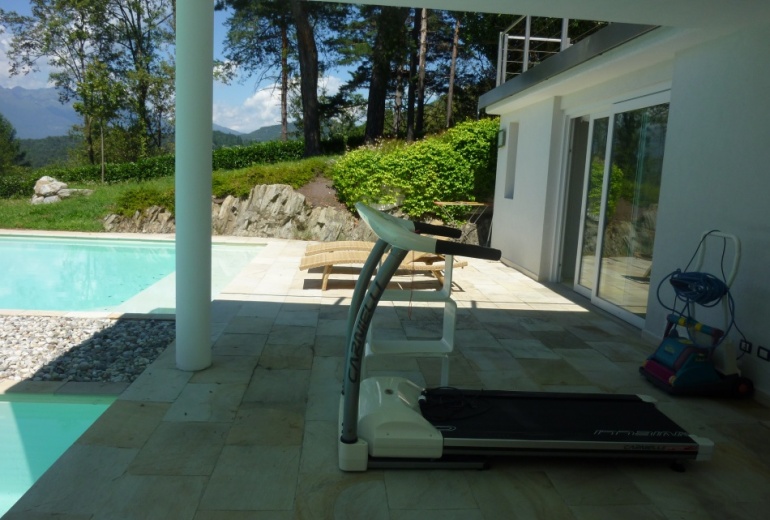 D.LB85 A modern villa in Luino 