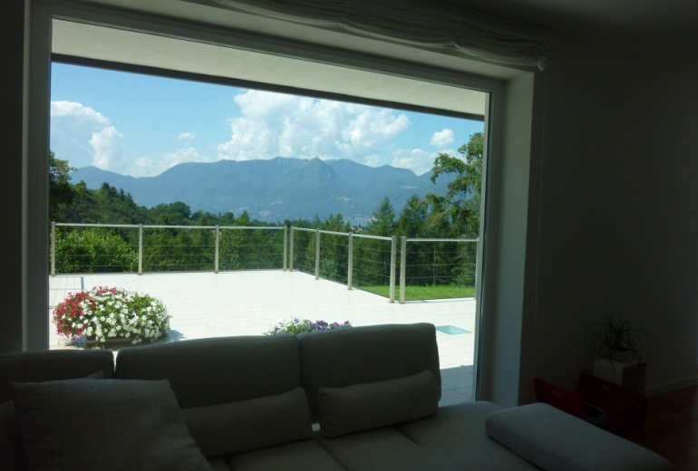 D.LB85 A modern villa in Luino 