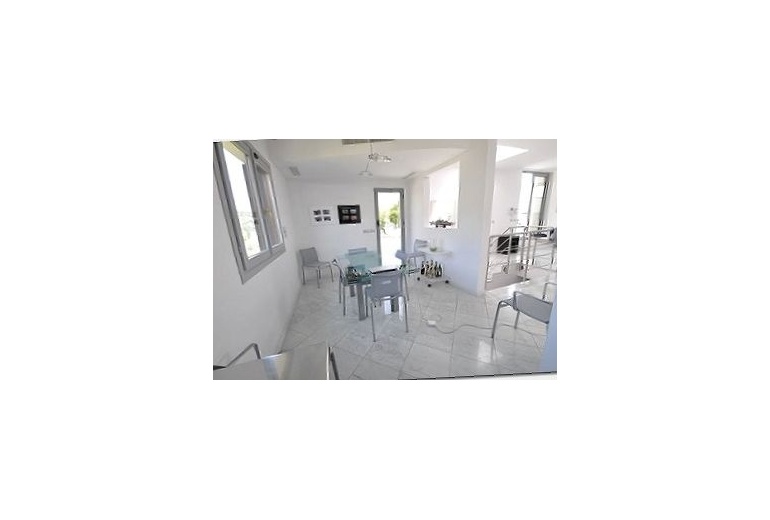 DIK120 Duplex penthouse with a swimming pool in Bordighera 